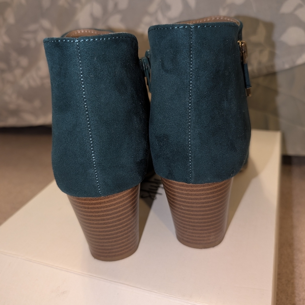 Stylish Women's Ankle Boots in Teal Suede - Picture 5 of 7